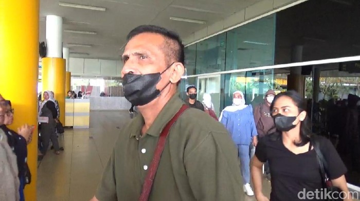 Samuel Hutabarat tiba di Jambi. (Ferdi Almunanda/detikSumut)