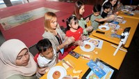 Program ini digelar dengan berbagai kegiatan berbasis STEAM (Science, Technology, Engineering, Arts, and Mathematics) bersama Diajeng Anjalna Nutritionist & Founder Ruang Gizi Indonesia dan Lala Sirait Yoga Kids Instructor.