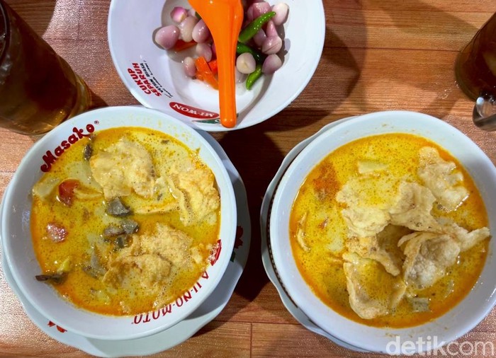 Soto Kaki Sapi Bang Mamat: Soto Betawi Legendaris Isi Kikil hingga Paru Sejak 1980an