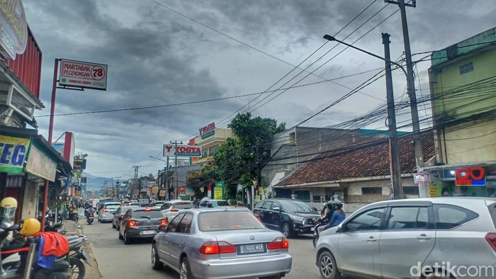 Suasana Jalan Bojongsoang, Kabupaten Bandung