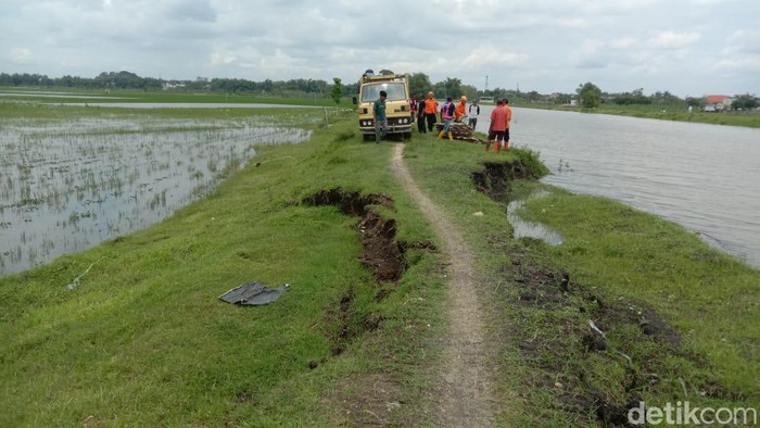 tanggul ambles di Bojonegoro