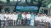 Kegiatan yang didukung oleh Bank Mega Syariah itu dihadiri sekitar 1.000 santri Ponpes Mahasina. Ponpes ini juga menjadi sebagai pilot project Progam Pesantren Hijau sudah sejuk dan hijau karena ditanami banyak pohon.
