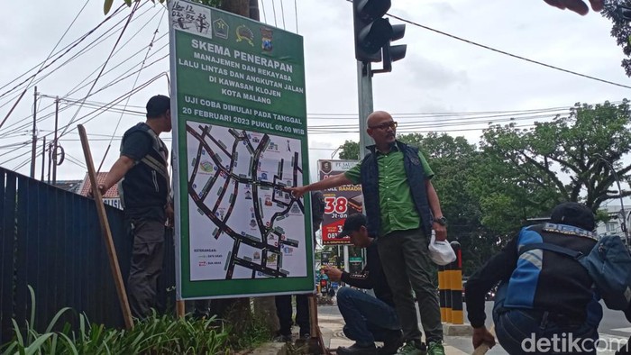 Bakal ada uji coba lalu lintas satu arah di kawasan Kayutangan Malang. Banner sosialisasi mulai ditebar.