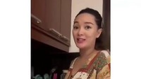 Saat hamil anak keduanya kemarin, Zaskia Gotik menunjukkan bagaimana ia membuat jus buahnya sendiri.  Foto: Instagram @zaskia_gotix