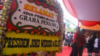 Presiden Joko Widodo (Jokowi) turut mengirimkan karangan bunga.  