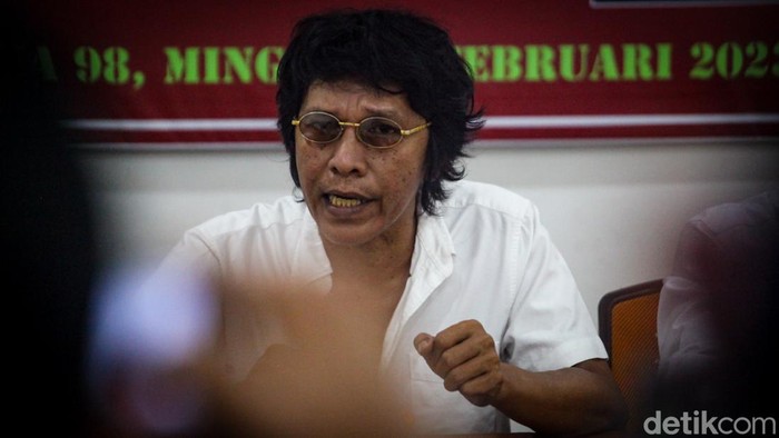 Politikus PDIP Adian Napitupulu dkk meresmikan Graha PENA 98 di Menteng, Jakarta Pusat. PENA 98 merupakan Persatuan Nasional Aktivis 98, Minggu 19/2/2023.