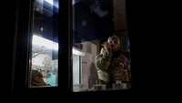 Dia mengatakan tidak pernah terpikir olehnya sebagai warga sipil untuk melarikan diri dan bersembunyi di suatu tempat ketika puluhan ribu pasukan lapis baja Rusia menyerbu Ukraina pada musim dingin lalu dan mulai membombardir Kyiv dan kota-kota lain. 