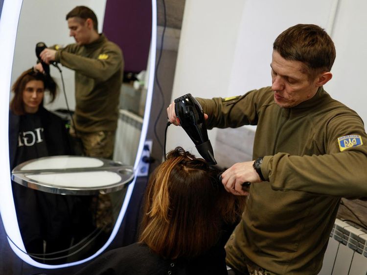 Bela Negara! Tukang Pangkas Rambut Ini Jadi Pemburu Drone Rusia