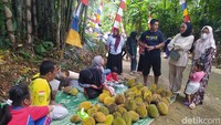 Wiwit durian ini dilangsungkan agar orang yang memetik durian diberi keselamatan.