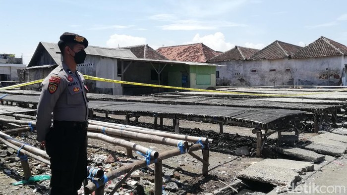 bondet meledak di gudang ikan asin