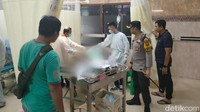 Dua orang mengalami luka bakar dalam kejadian ini. Mereka adalah pemilik gudang dan warga setempat (Foto: Muhajir Arifin)