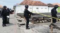 Jibom diterjunkan ke lokasi kejadian (Foto: Muhajir Arifin)