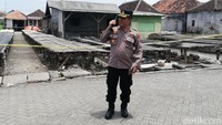 Polisi berjaga di lokasi kejadian (Foto: Muhajir Arifin)