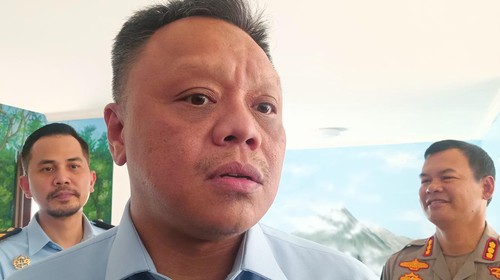 Kepala Divisi Keimigrasian Kanwil Kemenkumham Bali Barron Ichsan menangkap bule Suriah, Z (31), karena dugaan memalsukan identitas dan memiliki KTP Indonesia.