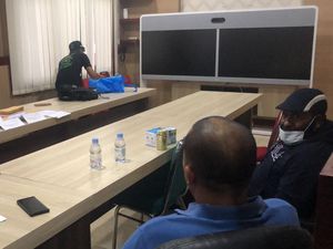 Video Bupati Mamberamo Tengah Ditangkap KPK Usai Buron 7 Bulan