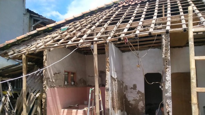 Dua rumah di Kota Bogor ambruk usai duguyur hujan deras