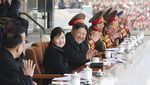 Full Senyum, Momen Kim Jong Un dan Putrinya Nonton Sepakbola