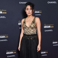 Dalam wawancara dengan Guardian, Golshifteh Farahani mengisahkan bagaimana orangtuanya menerima ancaman dari pemerintah Iran usai dirinya berpose tanpa busana pada 2012. Kedua orangtuanya yang tinggal di Tehran Iran didatangi oleh pria yang mengaku dari mahkamah agung Iran. Pria itu berteriak pada ayah Farahani. Dia meminta ayah Farahani menghukum sang putri. Foto: Dok. Getty Images