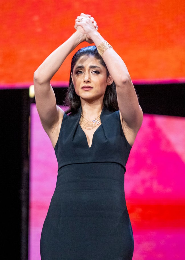 Ancaman mengerikan yang diterima Golshifteh Farahani tak menghentikannya bekerja sebagai aktris. Dia bahkan menorehkan sederet prestasi seperti terpilih sebagai aktris terbaik di Abu Dhabi Film Festival, Kazan International Film Festival dan Cesar Awards. Foto: Dok. Getty Images