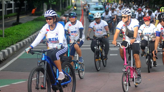 Gowes Santai Keliling Jakarta Tempuh 73 Km Gowes santai BTNers dan pecinta olahraga sepeda melakukan gowes bareng santai di seputaran Jakarta dengan menempuh jarak 73 Km yang diikuti oleh sekitar 400 peserta.