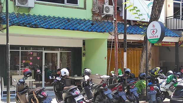 Horse Coffee and Eatery.