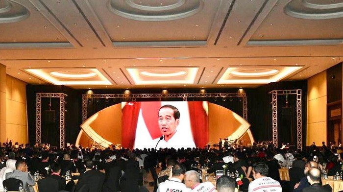 Ikatan Motor Indonesia (IMI) menganugerahkan gelar Bapak Otomotif Indonesia kepada Presiden Joko Widodo. Anugerah itu diberikan dalam gelara  IMI Awards 2021 - 2022, Sabtu (18/2) malam di Jakarta.