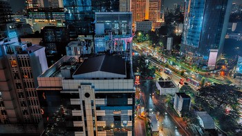 Fotografer Anton Suseno bisa lebih mudah capture night cityscape dengan distraksi dari banyak lampu berkat kamera 200MP di Galaxy S23 Ultra 5G. Foto: Samsung