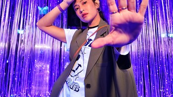 Dian Sastrowardoyo menggunakan fitur portrait dengan AI Stereo Depth Map untuk hasil bokeh yang lebih smooth di kondisi low light. Foto: Samsung