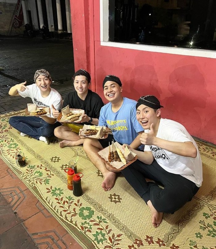 Heboh Jerome Polin Pamer Makan Nasi Padang Ayam Pop Pakai Sumpit