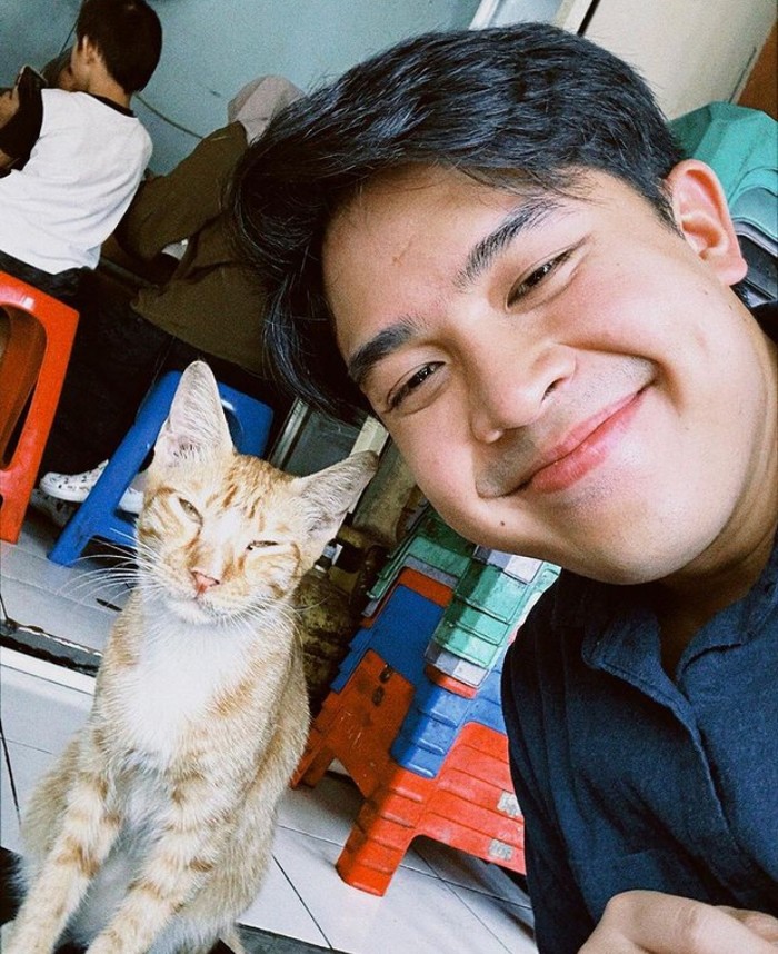 Jerome Polin Heboh! Jerome Polin Pamer Makan Nasi Padang Ayam Pop Pakai Sumpit