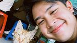 Heboh! Jerome Polin Pamer Makan Nasi Padang Ayam Pop Pakai Sumpit