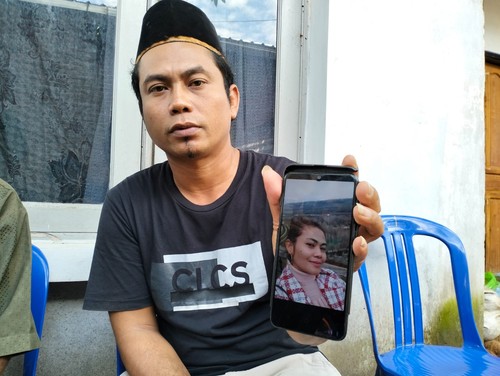 Kasdiono, kakak Irma Lestari yang meninggal akibat gempa Turki ditemui di Desa Perampuran Kecamatan Labuapi Lombok Barat, NTB, Minggu (19/2/2023).