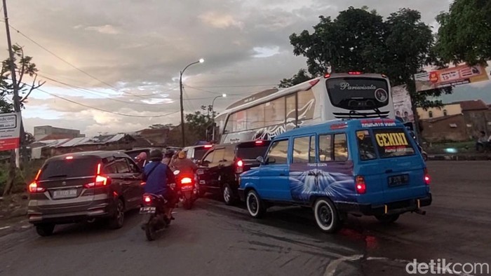 Kemacetan di Gedebage Bandung.
