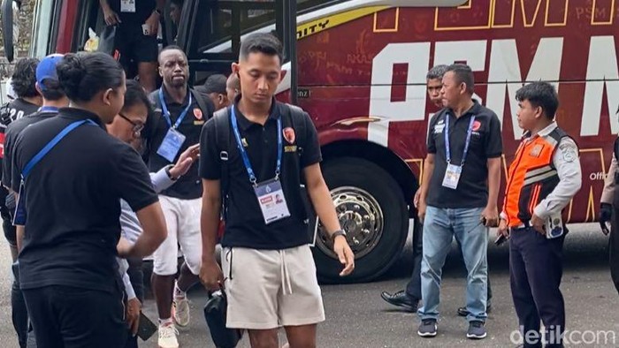 Kiper Utama PSM Makassar Reza  Arya Pratama disipkan lawan Persik kediri di pekan ke-25 Liga 1 2022/2023.