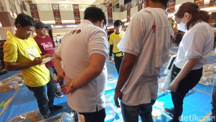 Kontes ikan koi di Cirebon. Kontes ikan koi di Cirebon.