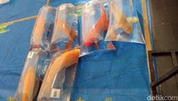 Kemudian kategori B terdiri dari ikan koi jenis Shiro Itsuri, Koromo, Goshiki, Kin Ginrin A, Ochiba, dan Kujaku. Selanjutnya C yang terdiri dari ikan koi jenis Tancho, Kim Ginrin B, Hikari Moyomono, Kawarimoyomono, dan Doitsu. (Foto: Ony Syahroni/detikJabar)
