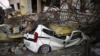 Angka korban itu menjadikan gempa ini masuk 10 besar gempa paling mematikan di dunia dalam 100 tahun terakhir. AP/Francisco Seco 
