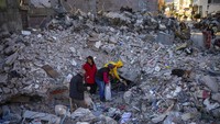 Gempa bumi dahsyat berkekuatan M 7,8 yang terjadi pada Senin (6/2) lalu menghancurkan sebagian Turki selatan dan Suriah utara. AP/Francisco Seco 