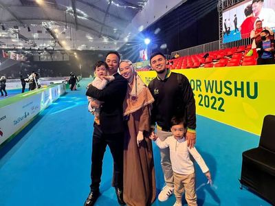 5 Potret Pangling Lindswell Kwok, Eks Atlet Wushu yang Kini Fokus Rawat Anak