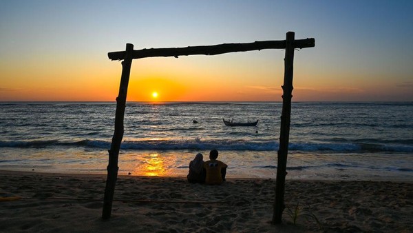 Menikmati Indahnya Sunset di Pantai Lhoknga Aceh