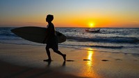Pantai Lhoknga merupakan pantai yang terletak di Kabupaten Aceh Besar, memiliki panorama nan cantik serta beberapa spot surfing yang menantang. 