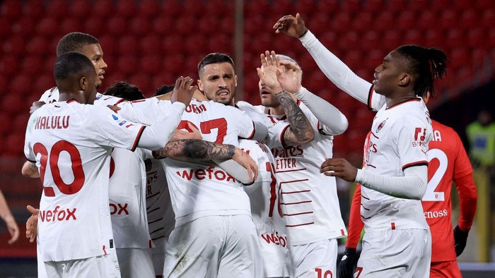 MONZA, ITALY - FEBRUARY 18: Junior Messias of AC Milan celebrates his goal with his team-mates during the Serie A match between AC Monza and AC Milan at Stadio Brianteo on February 18, 2023 in Monza, Italy. (Photo by Giuseppe Cottini/Getty Images)