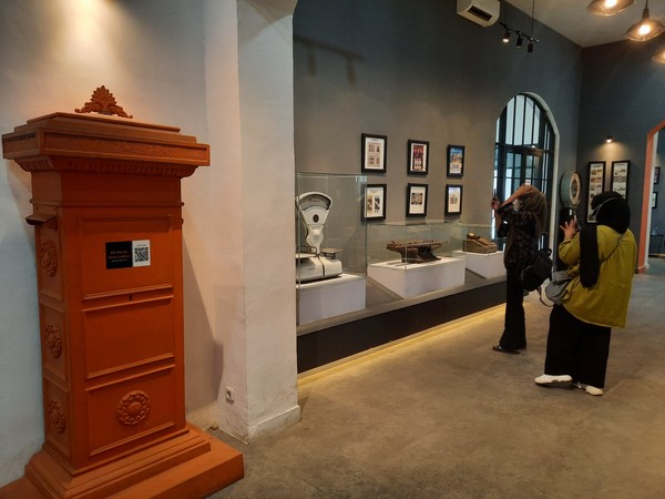 Salah satu tempat yang menarik adalah Pos House of Fame yang menyimpan koleksi benda-benda pos tempo dulu. Foto: Putu Intan/detikTravel