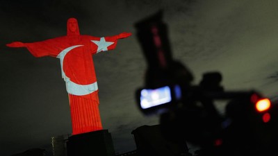 Patung Yesus di Brasil Beri Penghormatan untuk Korban Gempa Turki-Suriah