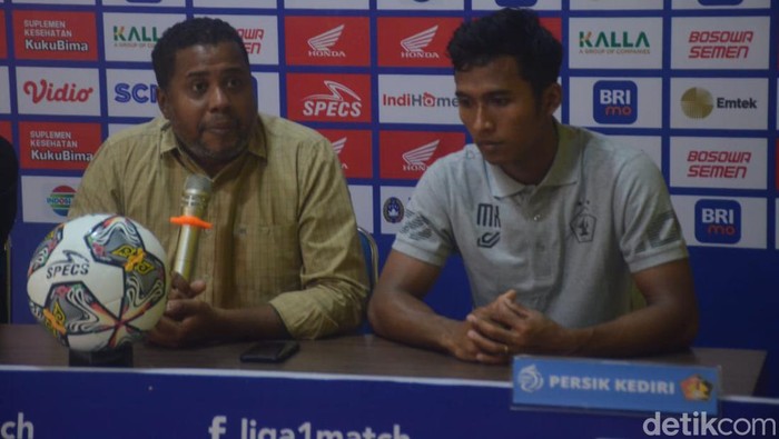 Pelatih Persik Kediri Divaldo Alves pada sesi prescon usai laga melawan PSM Makassar di Stadion Gelora BJ Habibie, Parepare.