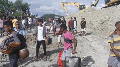 Penampakan Longsor di Kupang yang Lumpuhkan Akses 6 Kabupaten
