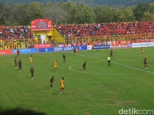 4.103 Penonton Saksikan Laga PSM Vs Persik Kediri di Stadion BJ Habibie