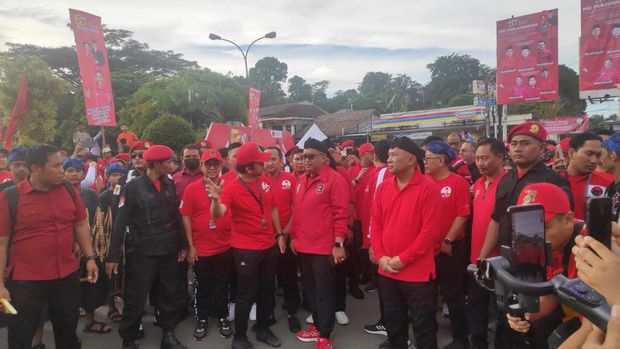 Peringatan HUT PDIP ke-50 dan HUT Ketum PDIP Megawati Soekarnoputri, di Lebak Banten.