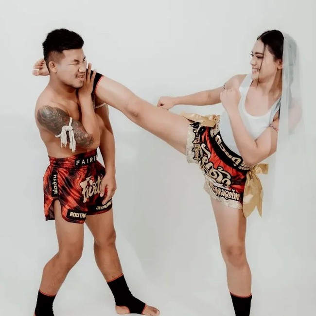 Pernikahan Rodtang dan Aida mendapat sorotan karena keduanya sama-sama petarung dari fans dan One Championship. Tapi tampaknya mereka dikabarkan belum bisa pergi bulan madu karena Rodtang harus fokus pada dua pertandingan besarnya yang akan berlangsung dalam waktu lalu. Foto: Instagram