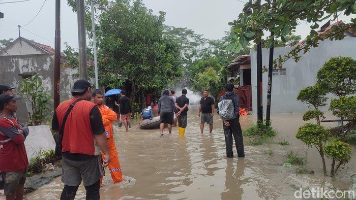 Perumahan Dinar Indah Semarang kebanjiran lagi, Minggu (19/2/2023).